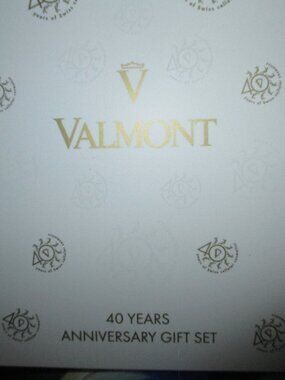 Valmont 40th Anniversary Gift Set